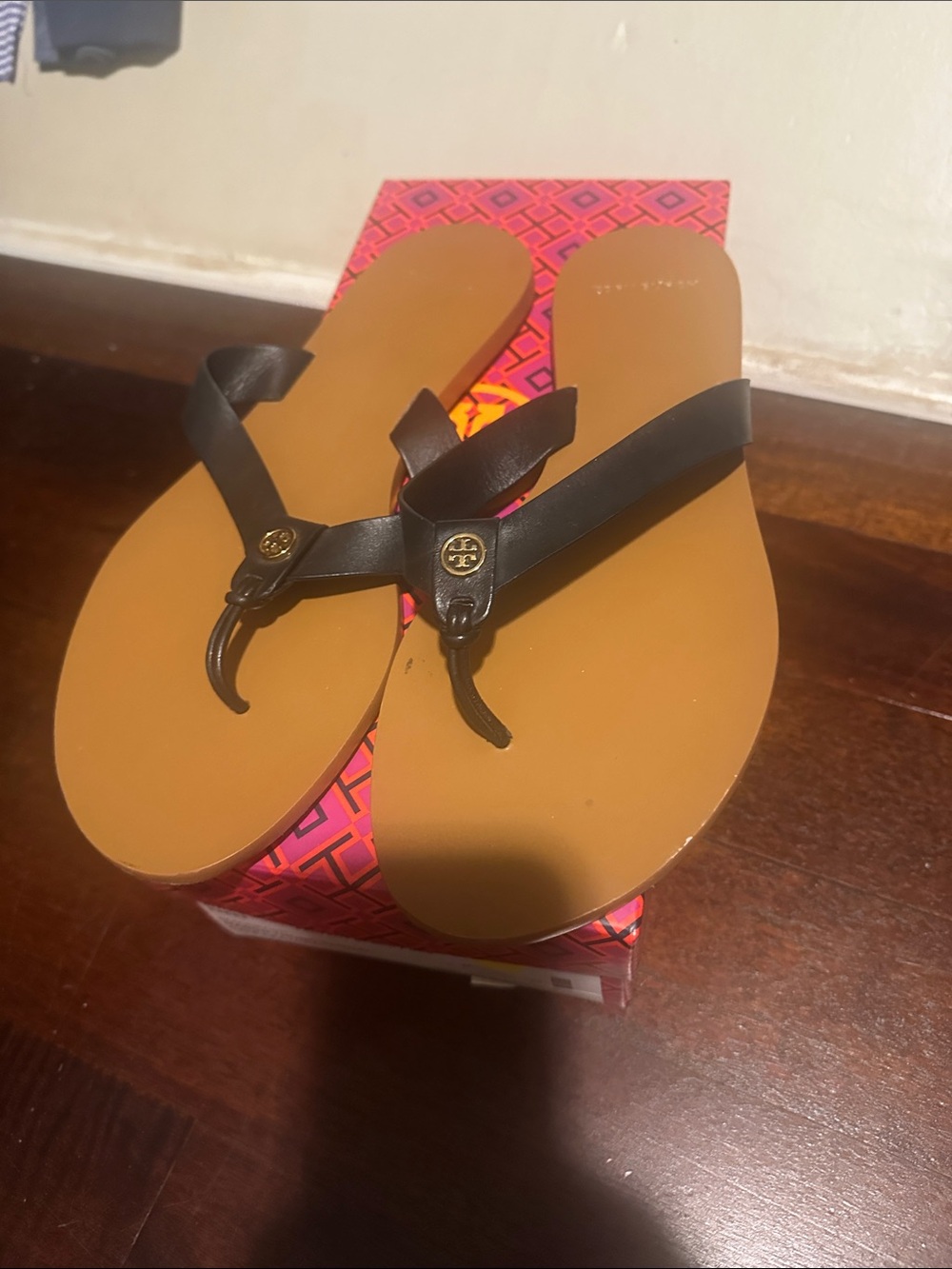Tory Burch Black Leather Thong Sandals with Tan Footbed